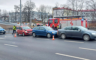 Zderzenie trzech aut na alei Wojska Polskiego w Olsztynie
